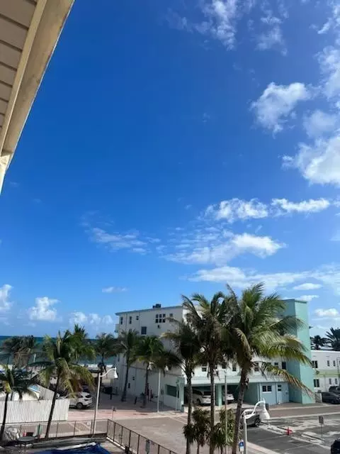 321 Wilson St #302A, Hollywood, FL 33019