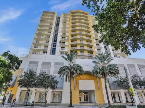 900 SW 8th St #606, Miami, FL 33130