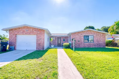 6800 SW 7th Ct, North Lauderdale, FL 33068