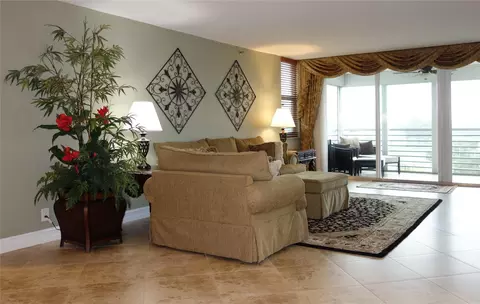 3520 Oaks Way #707, Pompano Beach, FL 33069