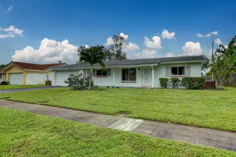 5260 SW 3rd St, Plantation, FL 33317