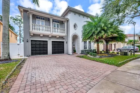 9147 Nugent Trl, The Acreage, FL 33411