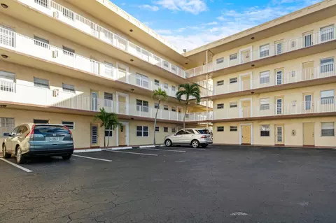 3940 NW 42nd #213, Lauderdale Lakes, FL 33319
