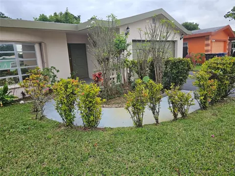 2380 NW 37 Ave, Lauderdale Lakes, FL 33311