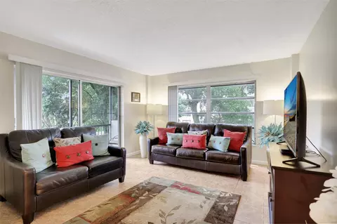 4168 Inverrary #202, Lauderhill, FL 33319