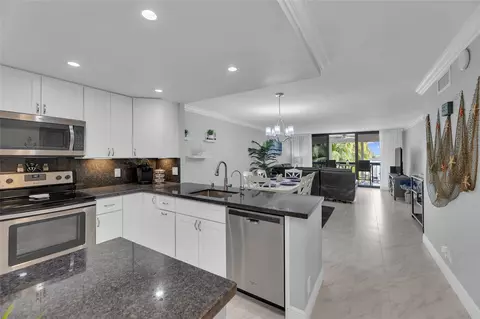 4800 Bayview Dr #303, Fort Lauderdale, FL 33308
