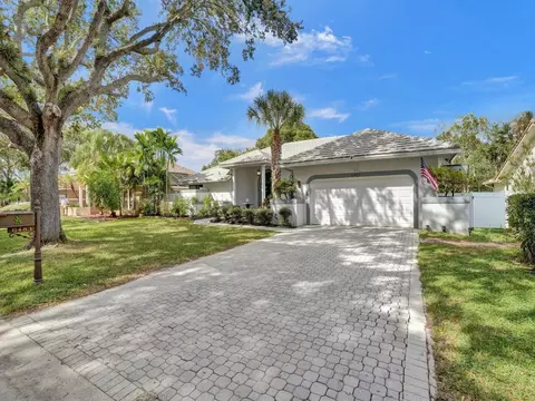 6483 NW 43 Ct, Coral Springs, FL 33067
