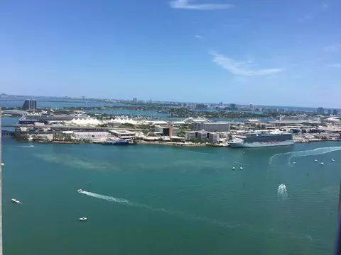 335 S Biscayne Blvd #4004, Miami, FL 33131