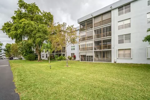 116 Royal Park Dr #3F, Oakland Park, FL 33309