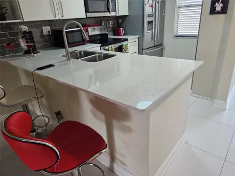 10405 Sunrise Lks #103, Sunrise, FL 33322