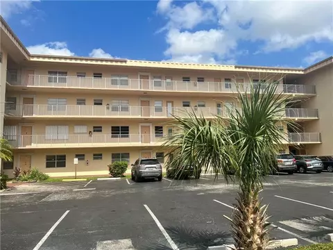 4191 NW 41 St #117, Lauderdale Lakes, FL 33319
