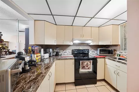 1750 W 46th #224, Hialeah, FL 33016