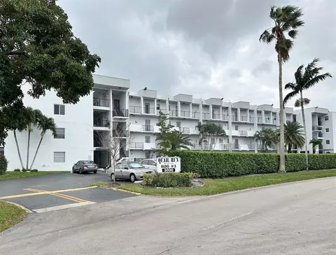 3000 E Sunrise Lks #423, Sunrise, FL 33322