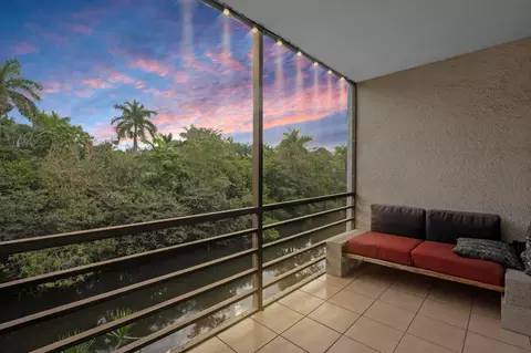 105 Royal Park #3B, Oakland Park, FL 33309