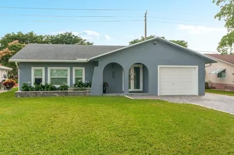 9402 NW 70th St, Tamarac, FL 33321