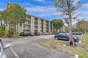 4850 NW 29th Ct #422, Lauderdale Lakes, FL 33313