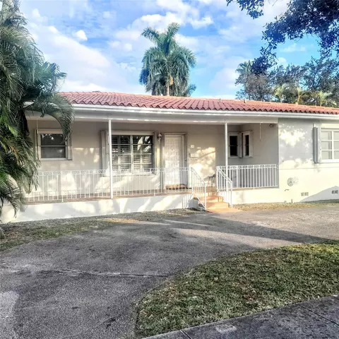 211 La Villa, Miami Springs, FL 33166