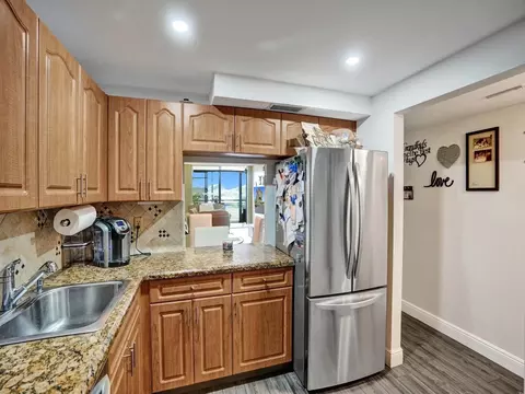 3241 Holiday Springs Blvd #410, Margate, FL 33063