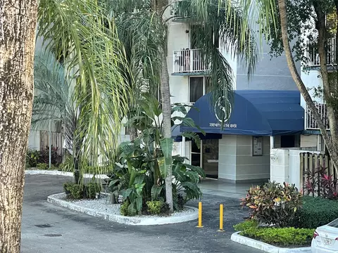1720 NW North River Dr #207, Miami, FL 33125