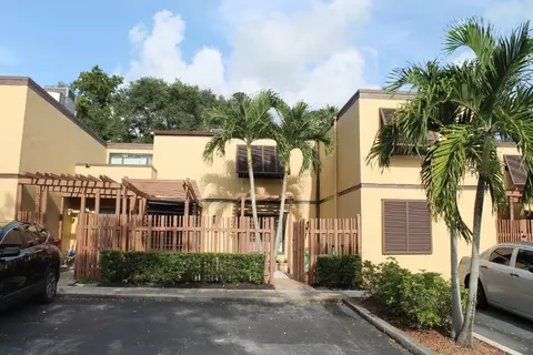 1521 E Golfview #1521, Pembroke Pines, FL 33026