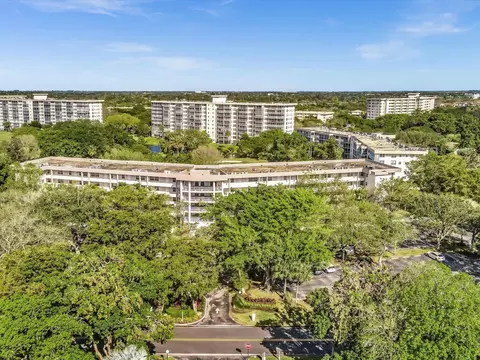 545 Oaks Ln #505, Pompano Beach, FL 33069