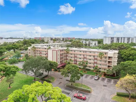 2216 N Cypress Bend Dr #201, Pompano Beach, FL 33069