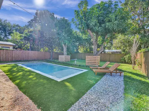 290 NW 53 St, Miami, FL 33127
