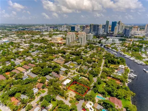 811 SW 4th Pl, Fort Lauderdale, FL 33312