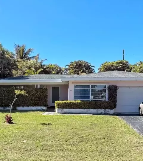 177 NE Spanish Ct, Boca Raton, FL 33432