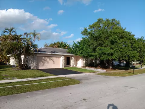 16653 Golfview Dr, Weston, FL 33326