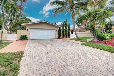 911 SE 11th St, Deerfield Beach, FL 33441