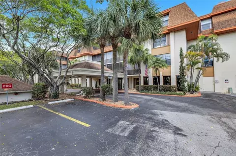 671 NE 195 #201E, Miami, FL 33179