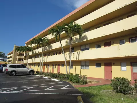 441 NE 195th St #200, Miami, FL 33179