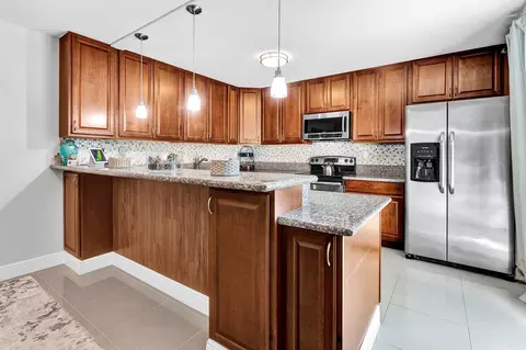 564 SE 28th Cir #19C, Boynton Beach, FL 33435