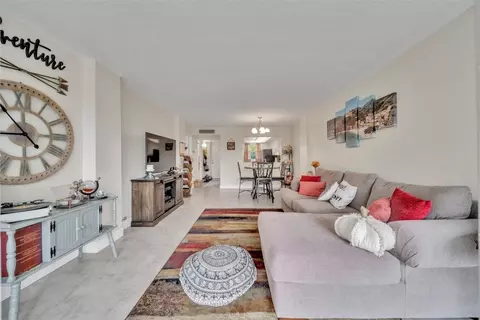 121 Royal Park Dr #3D, Oakland Park, FL 33309