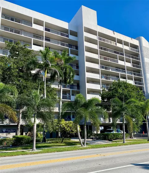4800 Bayview Dr #503, Fort Lauderdale, FL 33308