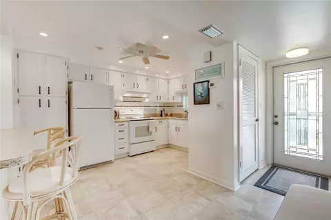 9320 S Hollybrook Lake Dr #210, Pembroke Pines, FL 33025