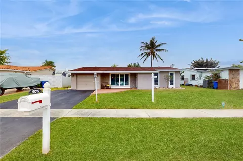 9015 NW 10th St, Pembroke Pines, FL 33024