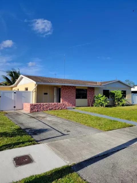 65 NE 214th St, Miami, FL 33179