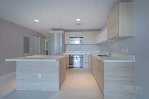16385 Biscayne Blvd #406, North Miami Beach, FL 33160