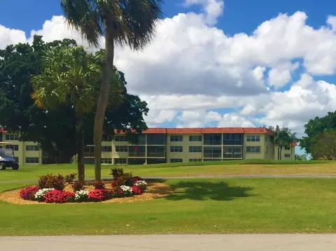 9420 S Hollybrook Lake Dr #305, Pembroke Pines, FL 33025