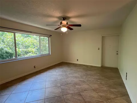 2110 NE 39th #B -10, Fort Lauderdale, FL 33308
