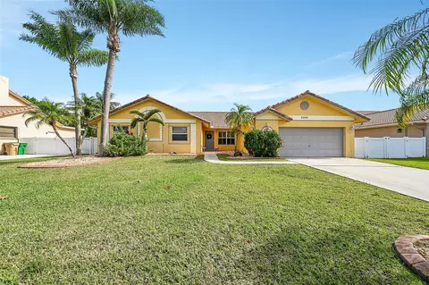 5010 King Arthur, Davie, FL 33331