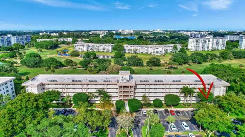 3850 Oaks Clubhouse Dr #101, Pompano Beach, FL 33069