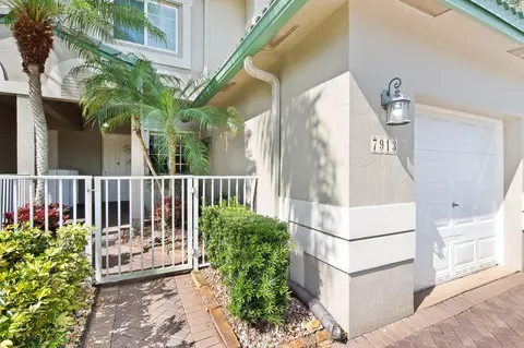 7913 W Exeter Blvd #102, Tamarac, FL 33321