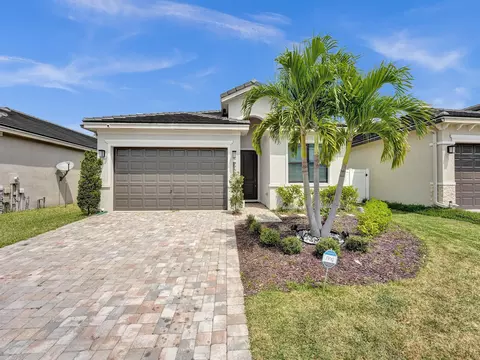 7461 Moonrise Dr, Lake Worth, FL 33467