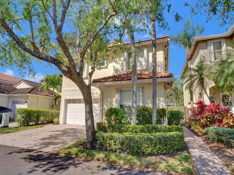 1490 Sweetbay, Hollywood, FL 33019