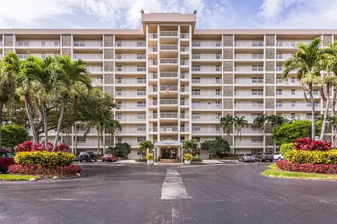 3510 Oaks Way #507, Pompano Beach, FL 33069