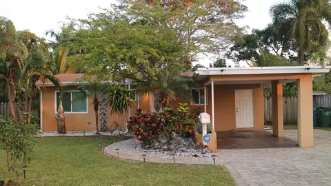 710 NW 38th St, Oakland Park, FL 33309