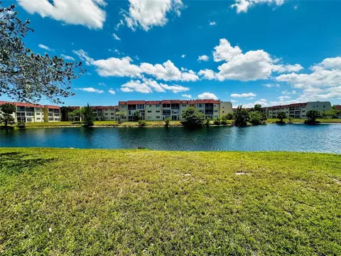 8000 Sunrise Lakes Dr #106, Sunrise, FL 33322